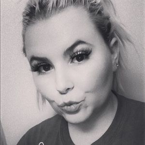 Meet your Posher, Stefanie